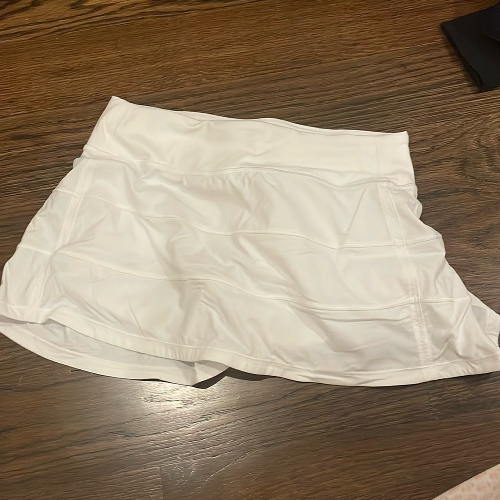 White pace rival mid-rise Luluemon skirt
